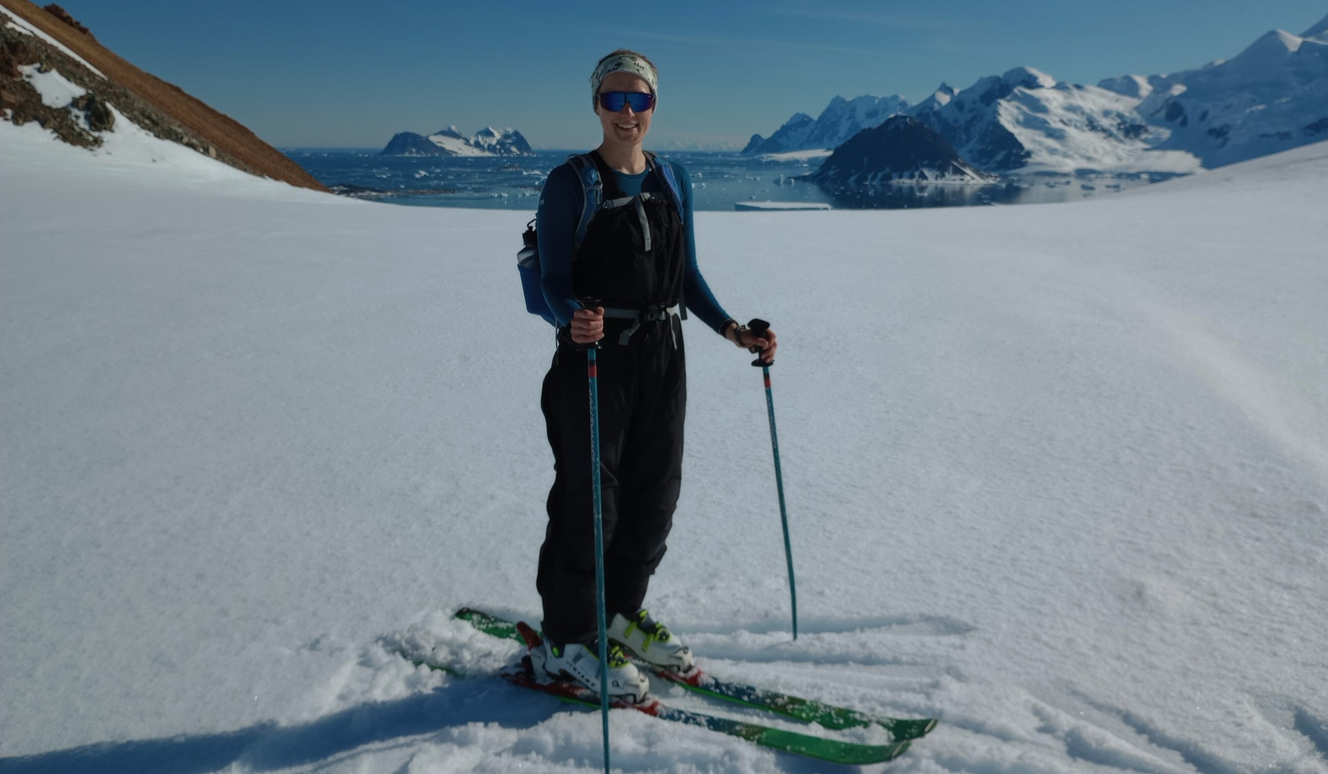 Gwyddonydd yn dal ati gyda’r Gymraeg yn Antartica